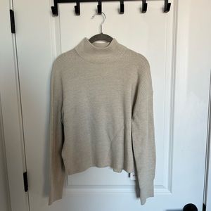 Lululemon sweater, size 6, NWT